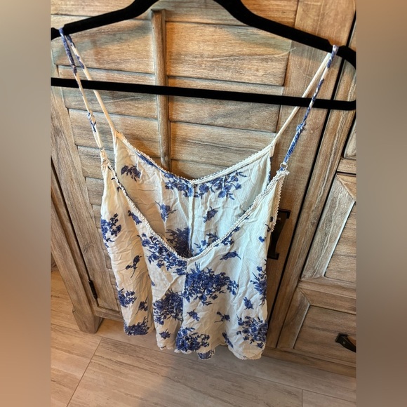 Mimi Chica Floral Romper with Pockets in Ivory with Blue Flowers Size Large - Picture 2 of 3